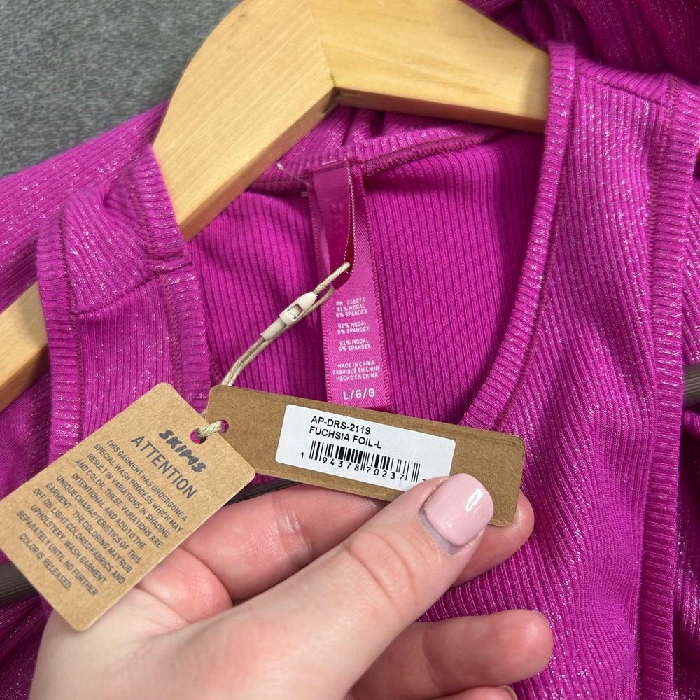BNWT Skims maxi dress in fuchsia foil - Picture 14 of 16